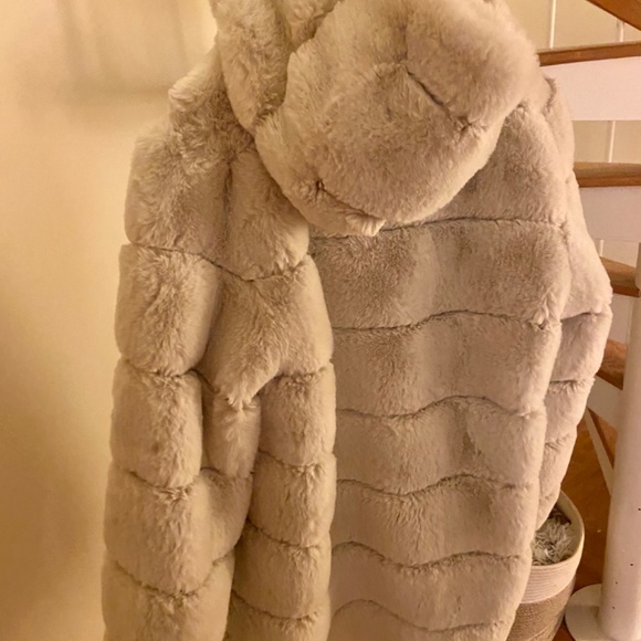 BCBG MaxAzria - Picture 2 of 4